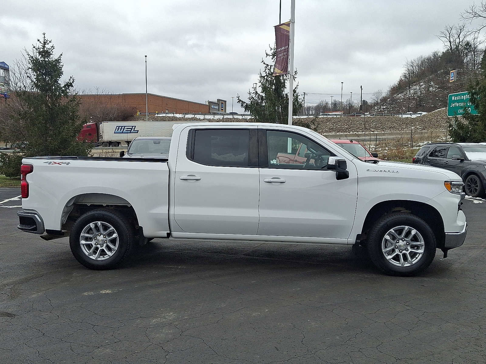 Used 2022 Chevrolet Silverado 1500 LT image 7