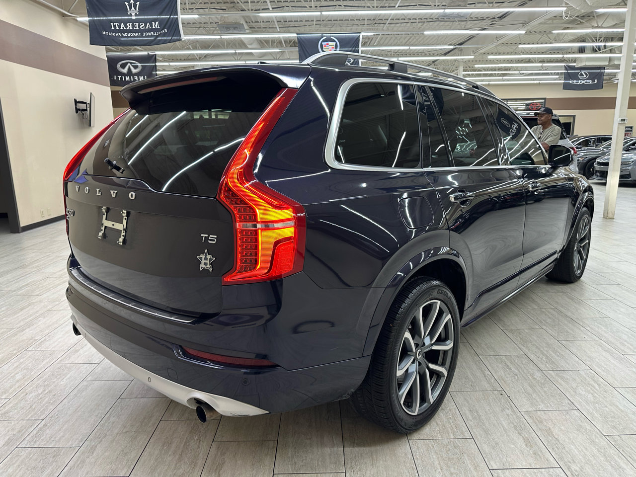 Used 2019 Volvo XC90 T5 Momentum w/ Protection Package Premier image 7
