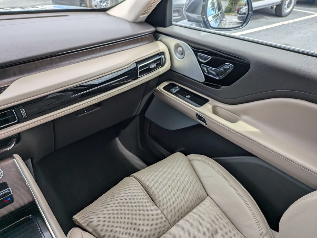 Used 2022 Lincoln Aviator Reserve w/ Equipment Group 201A RWD image 20