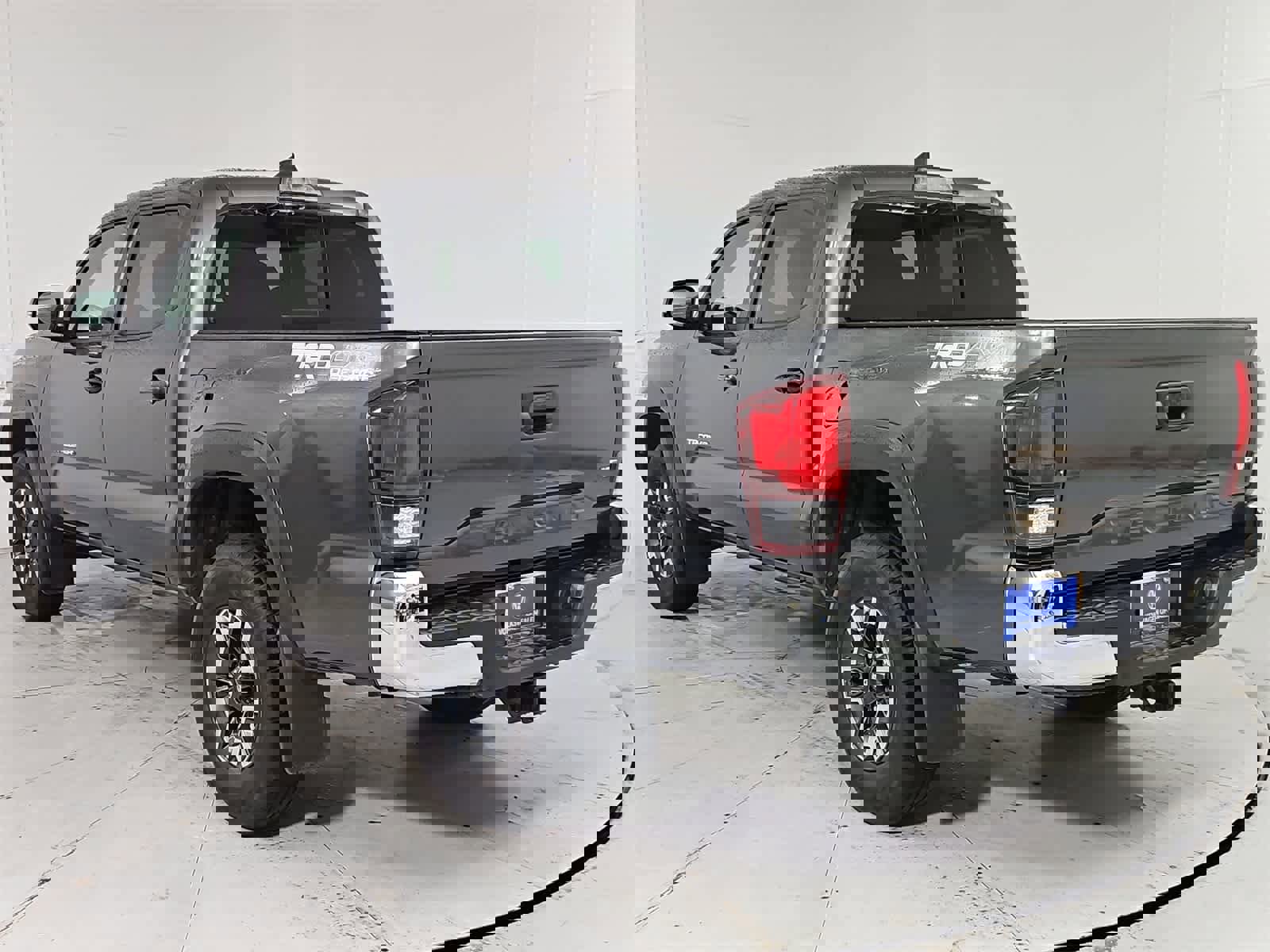 Used 2018 Toyota Tacoma TRD Off-Road image 4