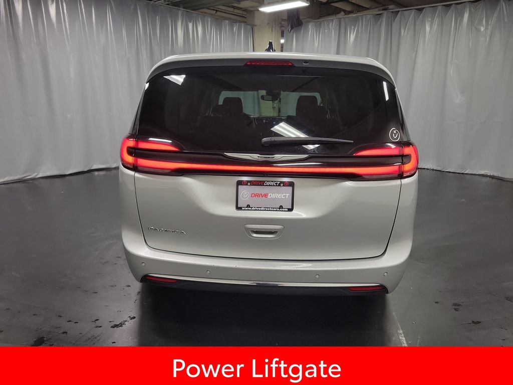 Used 2024 Chrysler Pacifica Touring-L FWD image 7