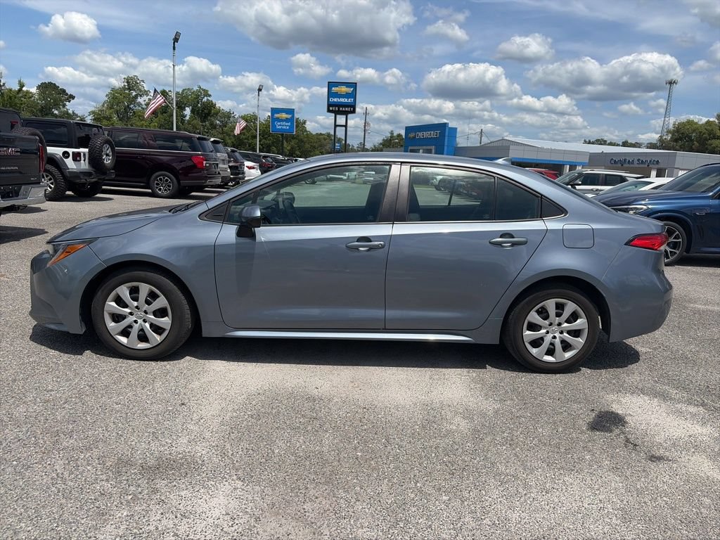 Used 2024 Toyota Corolla LE FWD image 2