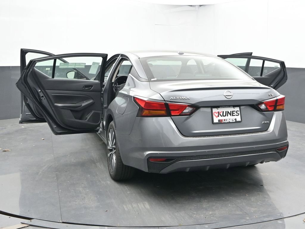 Used 2024 Nissan Altima 2.5 SV AWD/4WD image 37