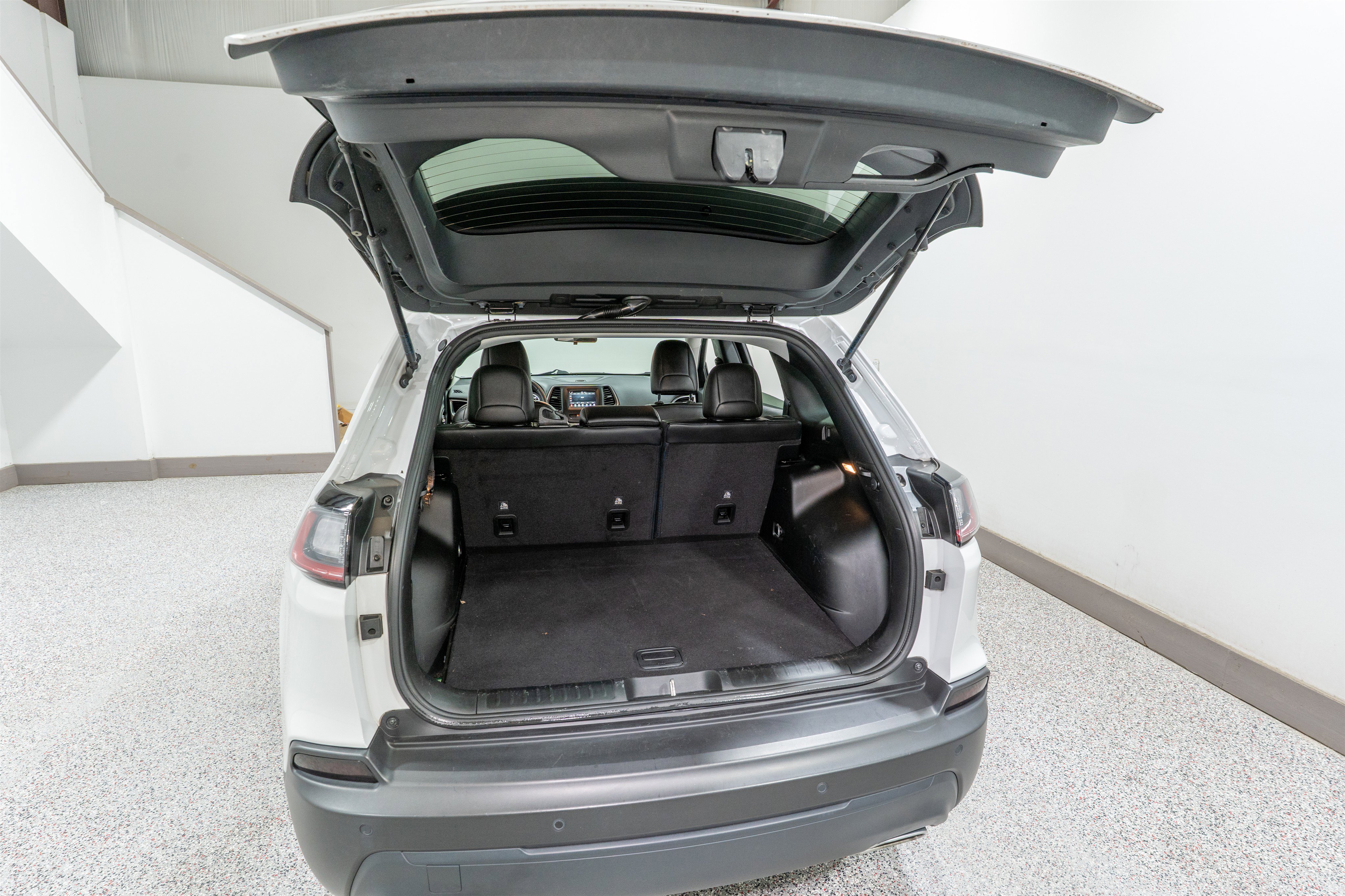 Used 2019 Jeep Cherokee Latitude Plus w/ Cold Weather Group image 32