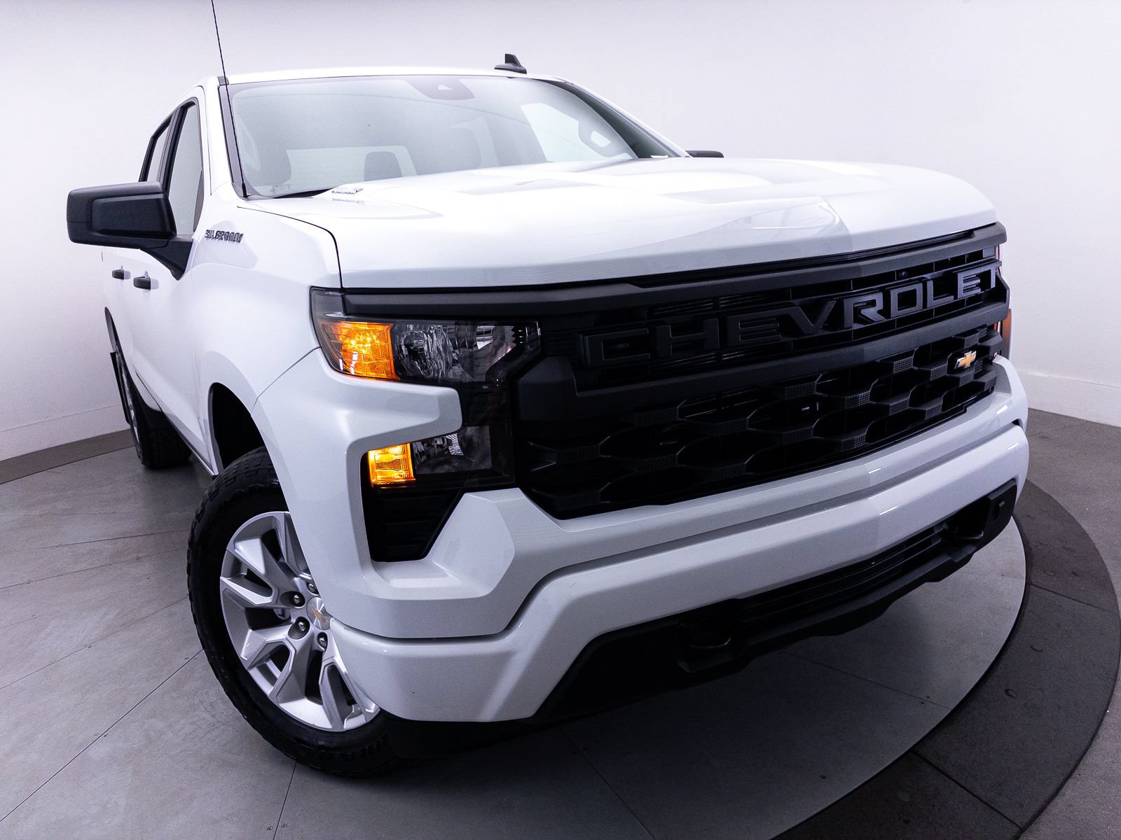 Used 2024 Chevrolet Silverado 1500 Custom AWD/4WD image 9