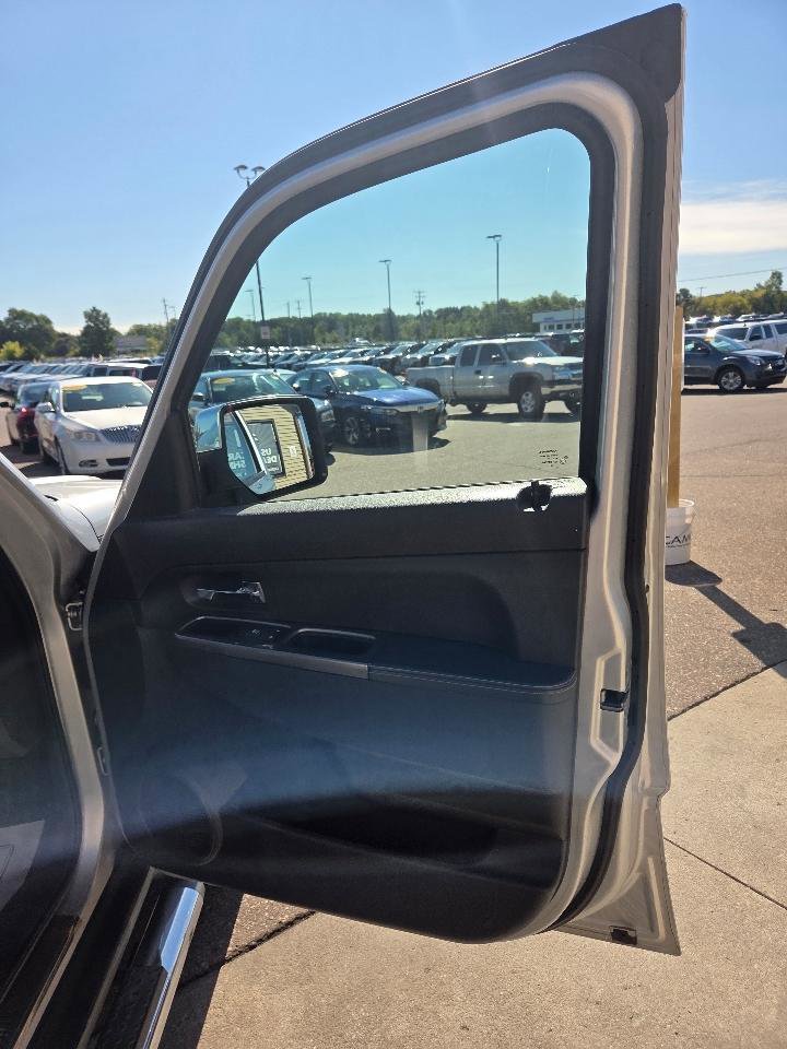 Used 2011 Jeep Liberty Limited Jet AWD/4WD image 16