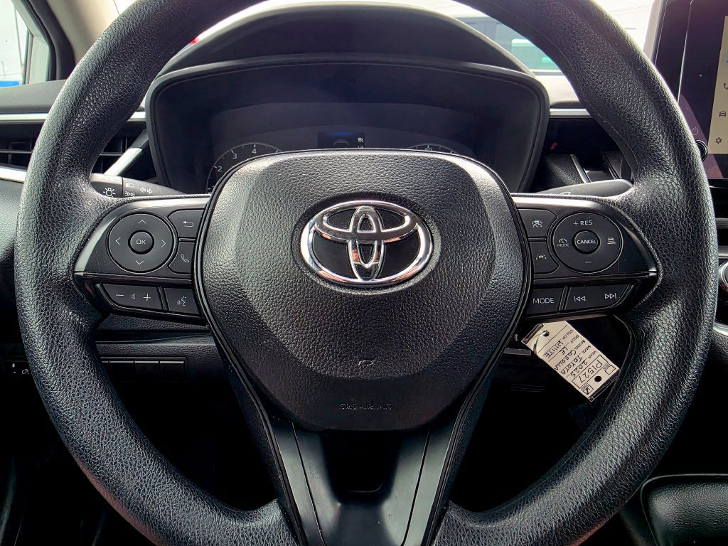 Used 2025 Toyota Corolla LE FWD image 15
