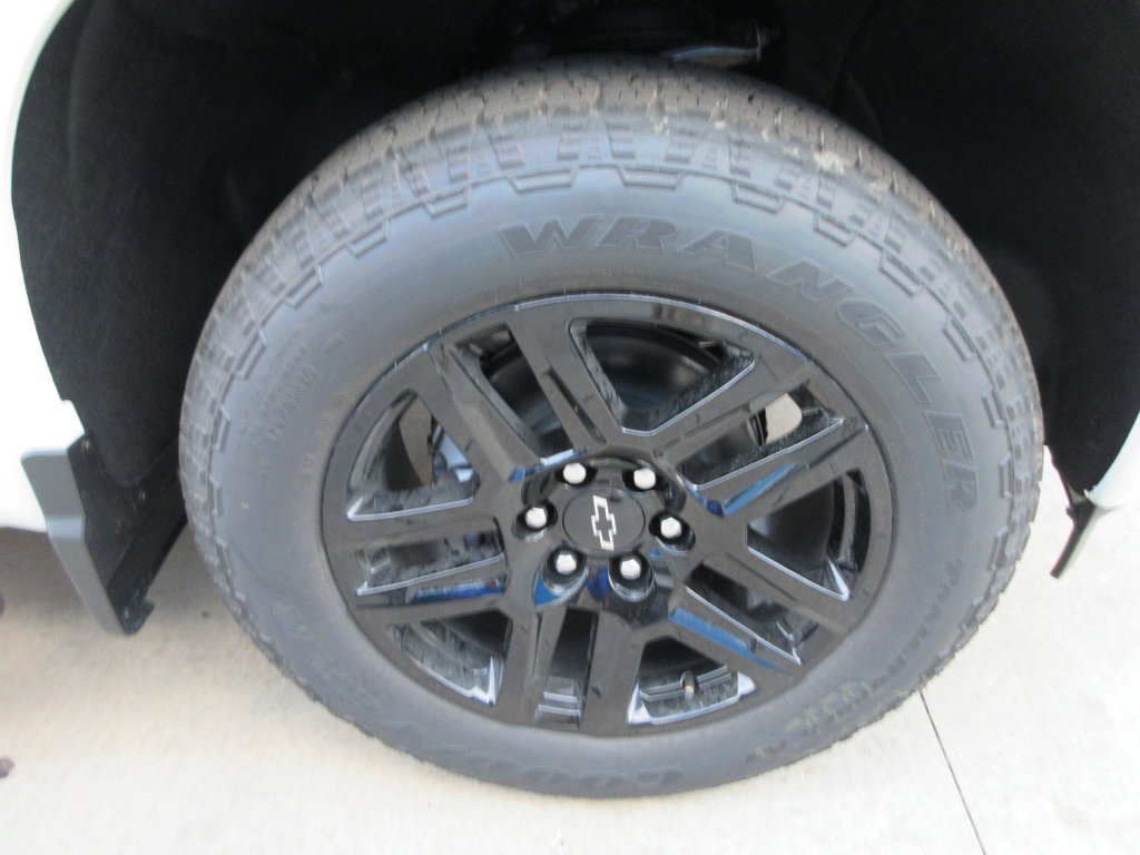 New 2026 Chevrolet Silverado 1500 Custom w/ Turbomax Blackout Package AWD/4WD image 10