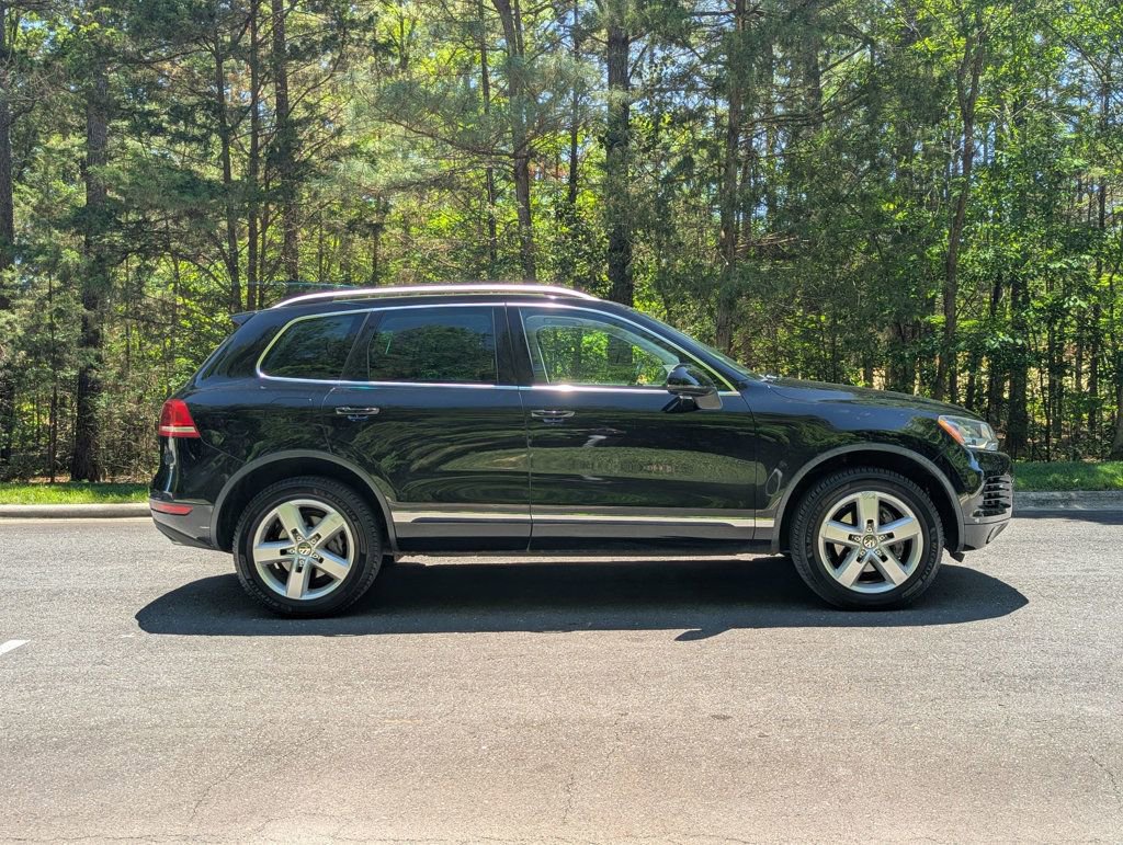 Used 2014 Volkswagen Touareg TDI AWD/4WD image 11