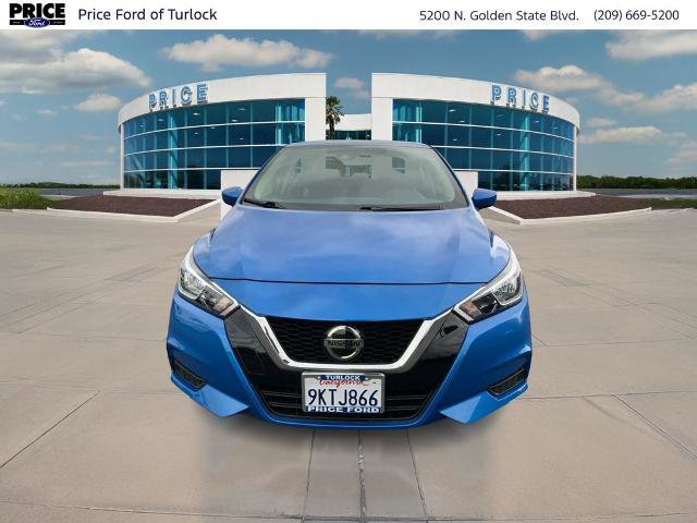 Used 2022 Nissan Versa SV image 2