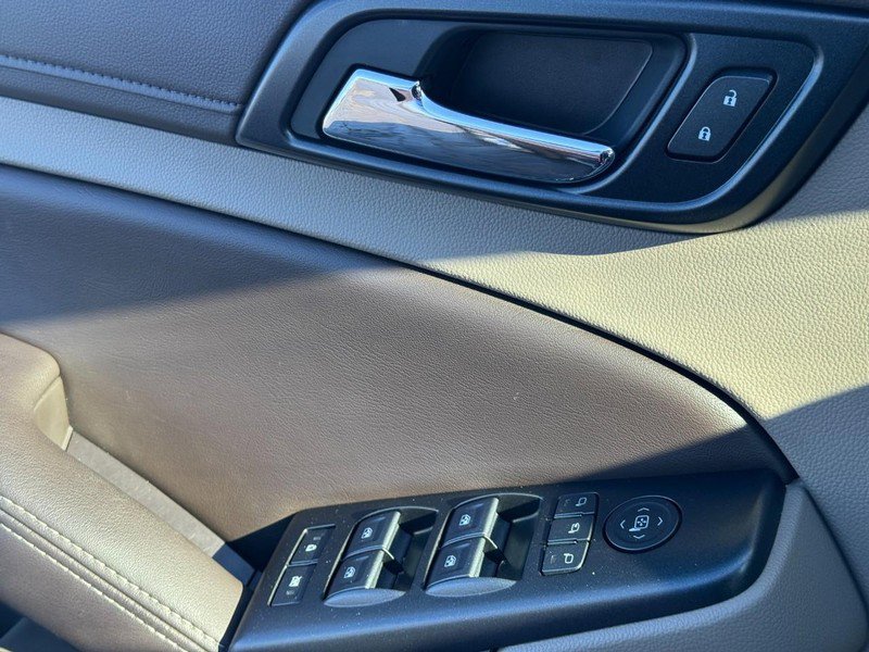 Used 2019 Chevrolet Suburban LT image 25