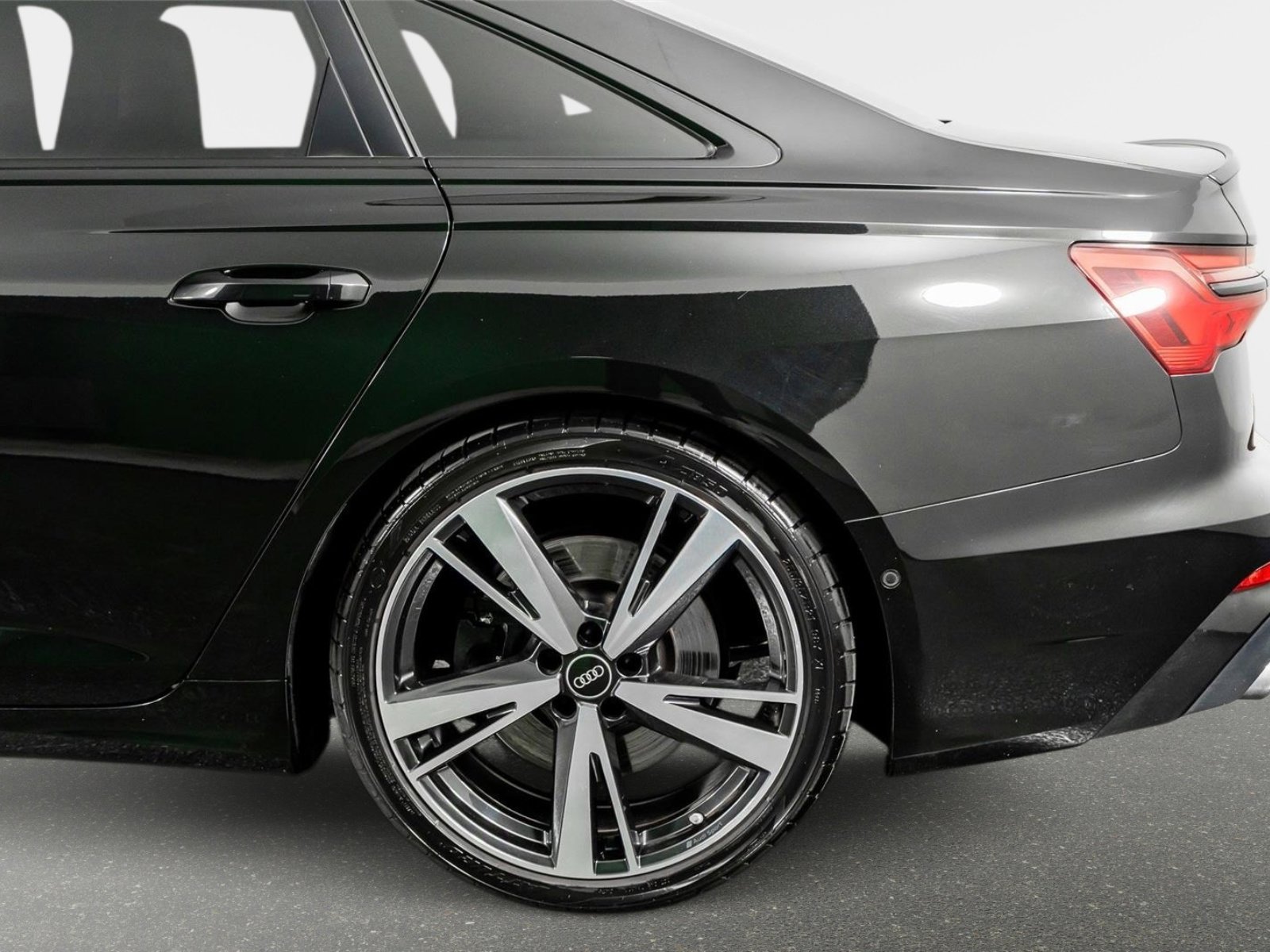 Used 2023 Audi S6 Prestige w/ Prestige Package image 16