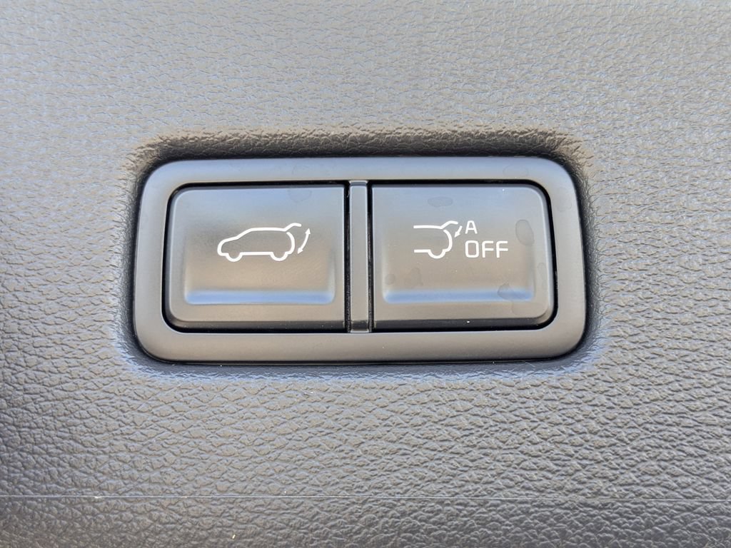 Used 2025 Kia Telluride S FWD image 16
