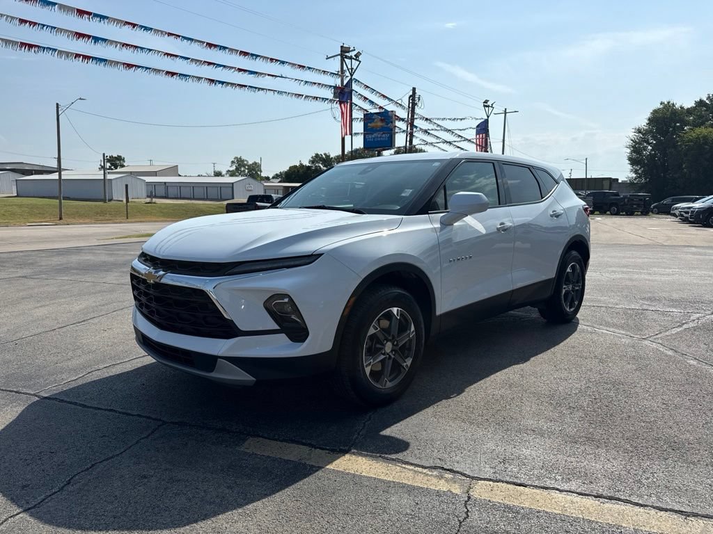 Used 2025 Chevrolet Blazer LT FWD image 9
