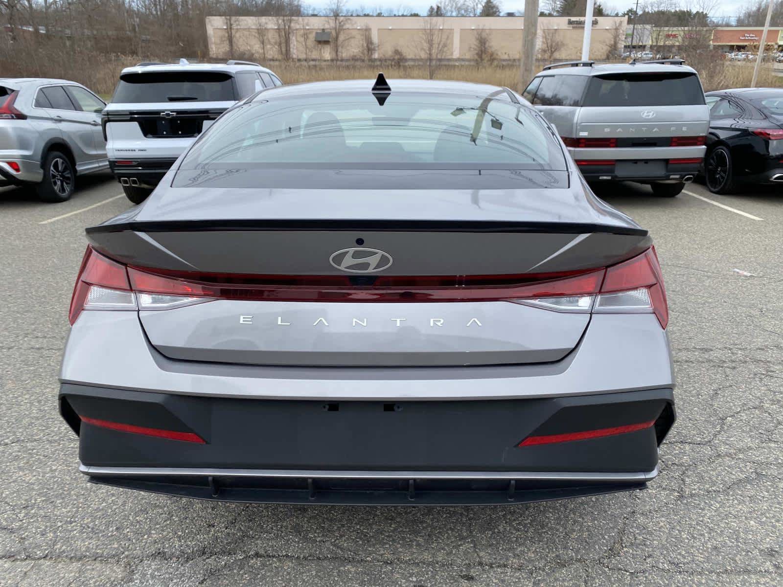 Used 2025 Hyundai Elantra Sport FWD image 4
