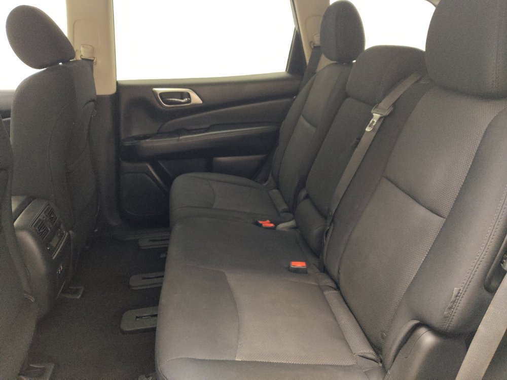 Used 2019 Nissan Pathfinder SV image 18