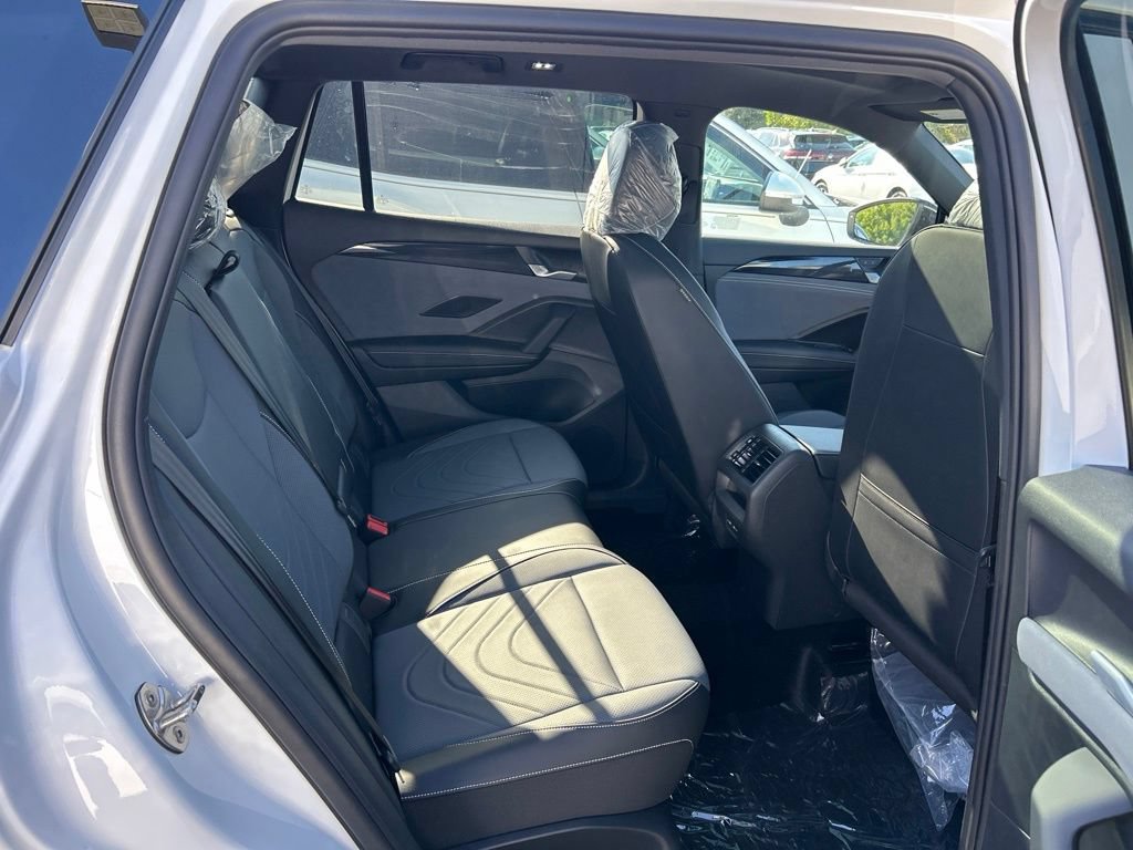 New 2026 Volkswagen Tiguan SE R-Line FWD image 46