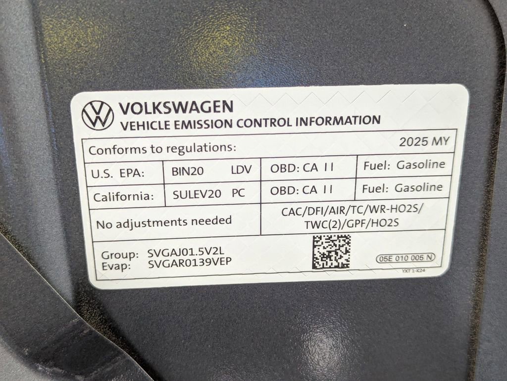 Used 2025 Volkswagen Taos SE w/ Panoramic Sunroof Package FWD image 24