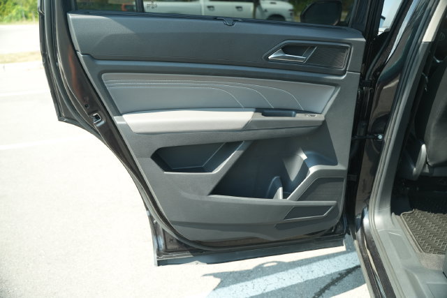 Used 2023 Volkswagen Atlas SE w/ Panoramic Sunroof Package FWD image 17