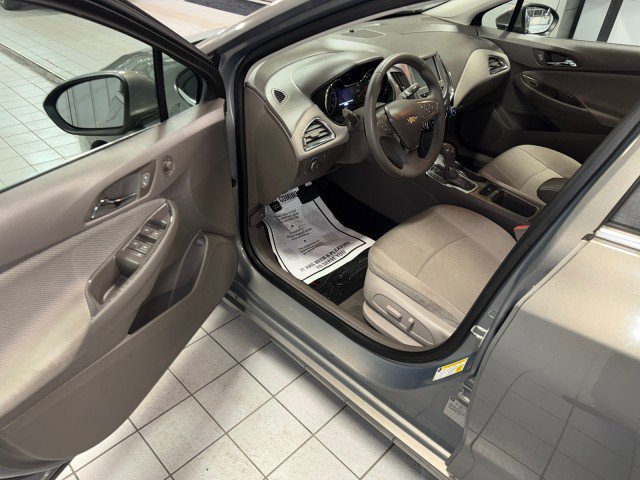 Used 2017 Chevrolet Cruze LT w/ Convenience Package image 13