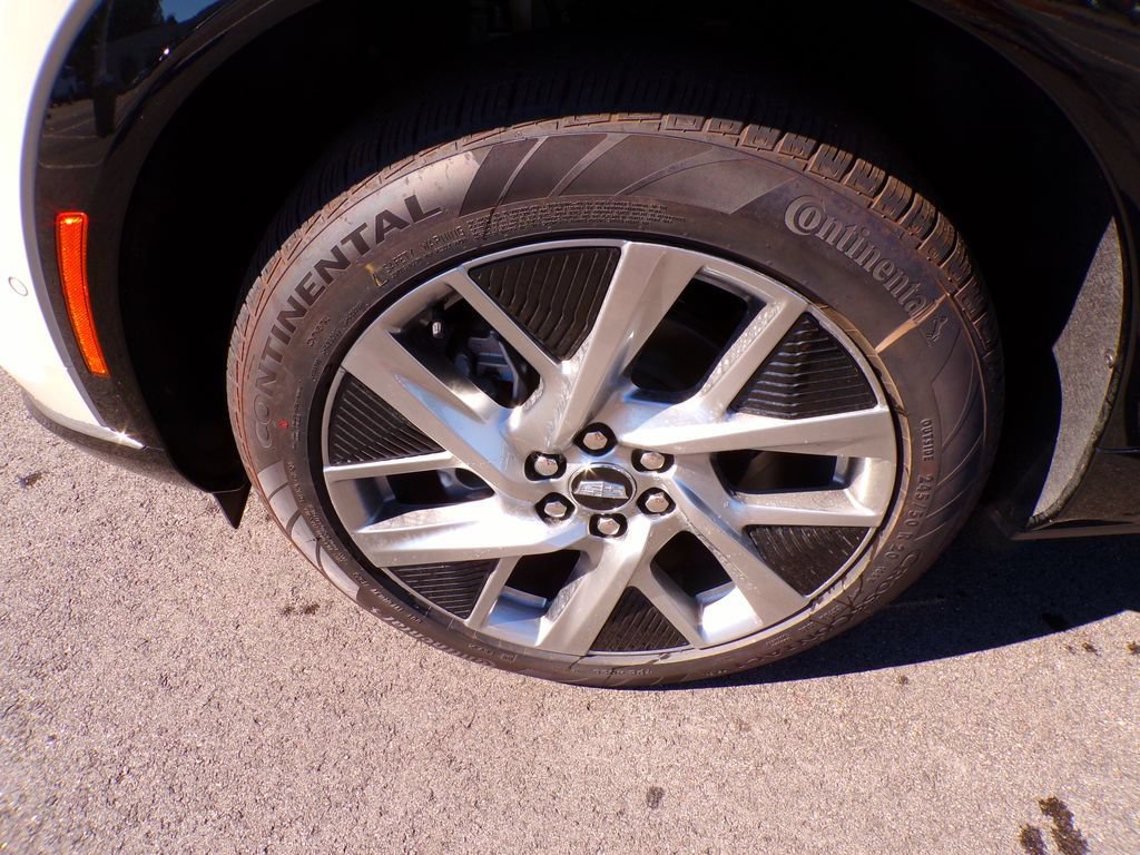 New 2027 Cadillac Optiq Luxury w/ LPO, Floor Liner Package AWD/4WD image 10