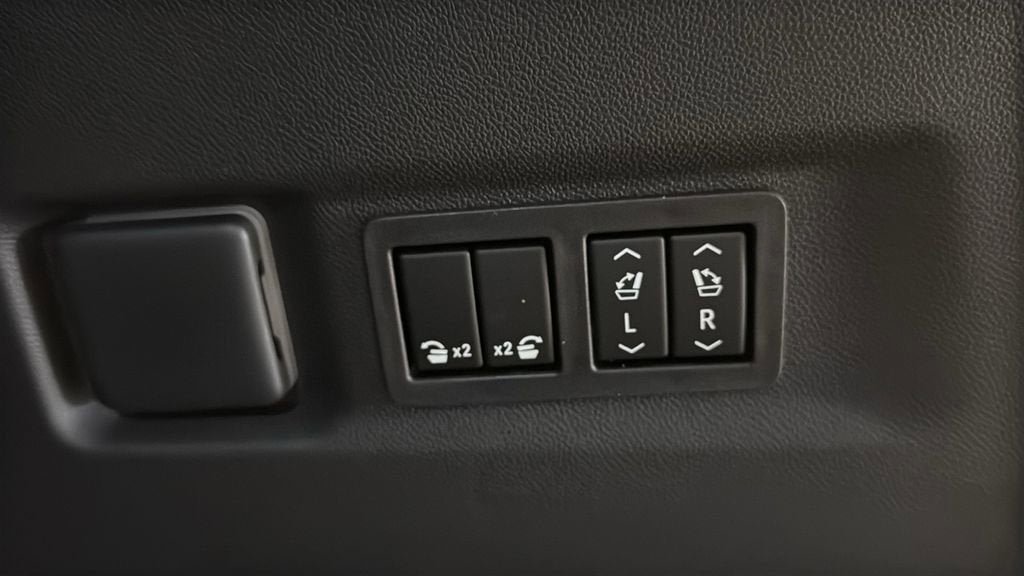 New 2026 GMC Yukon XL AT4 w/ AT4 Preferred Package AWD/4WD image 19