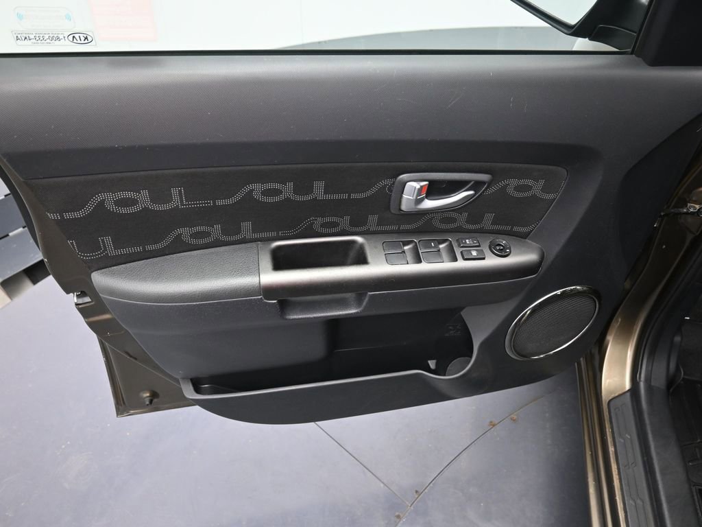 Used 2013 Kia Soul + image 9