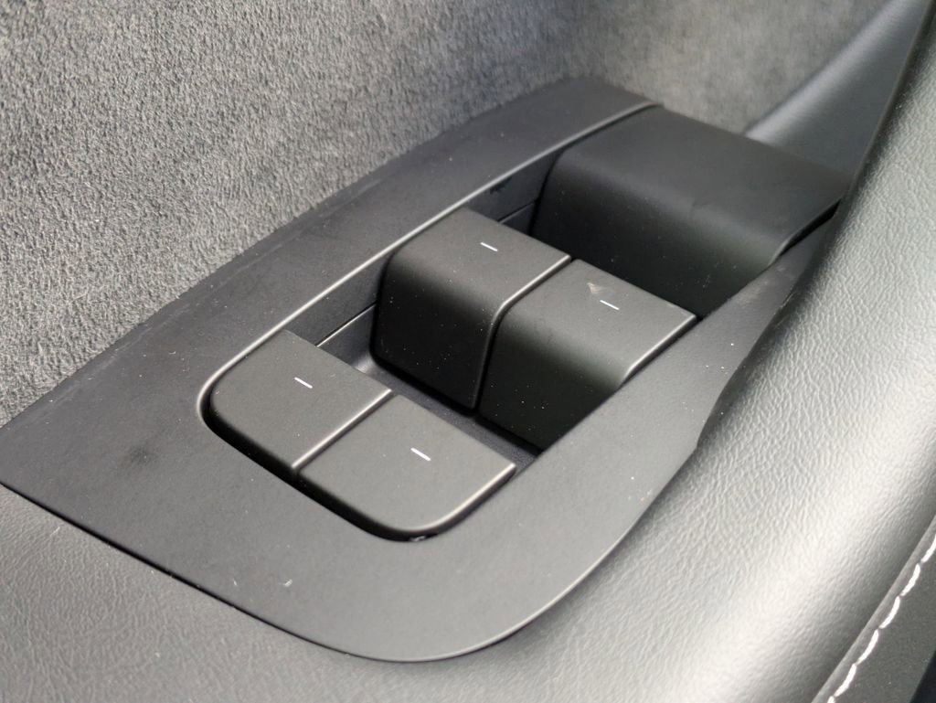 Used 2024 Tesla Model Y Long Range image 35