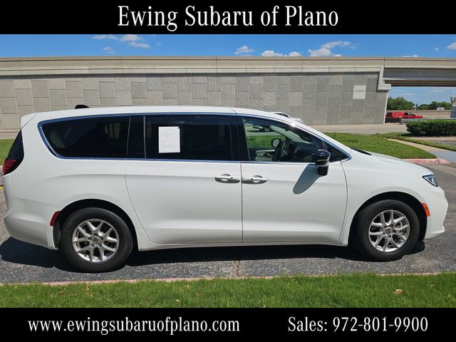 Used 2024 Chrysler Pacifica Touring-L image 6
