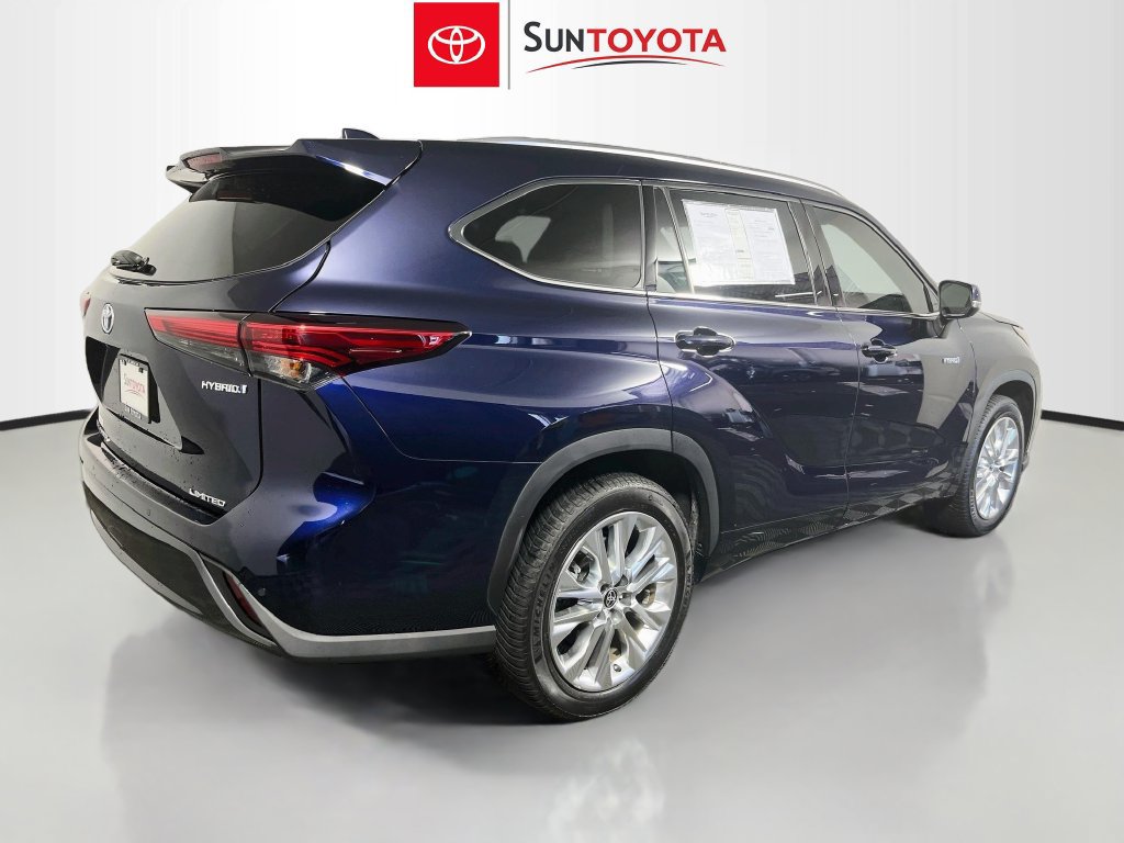 Used 2021 Toyota Highlander Limited FWD image 3