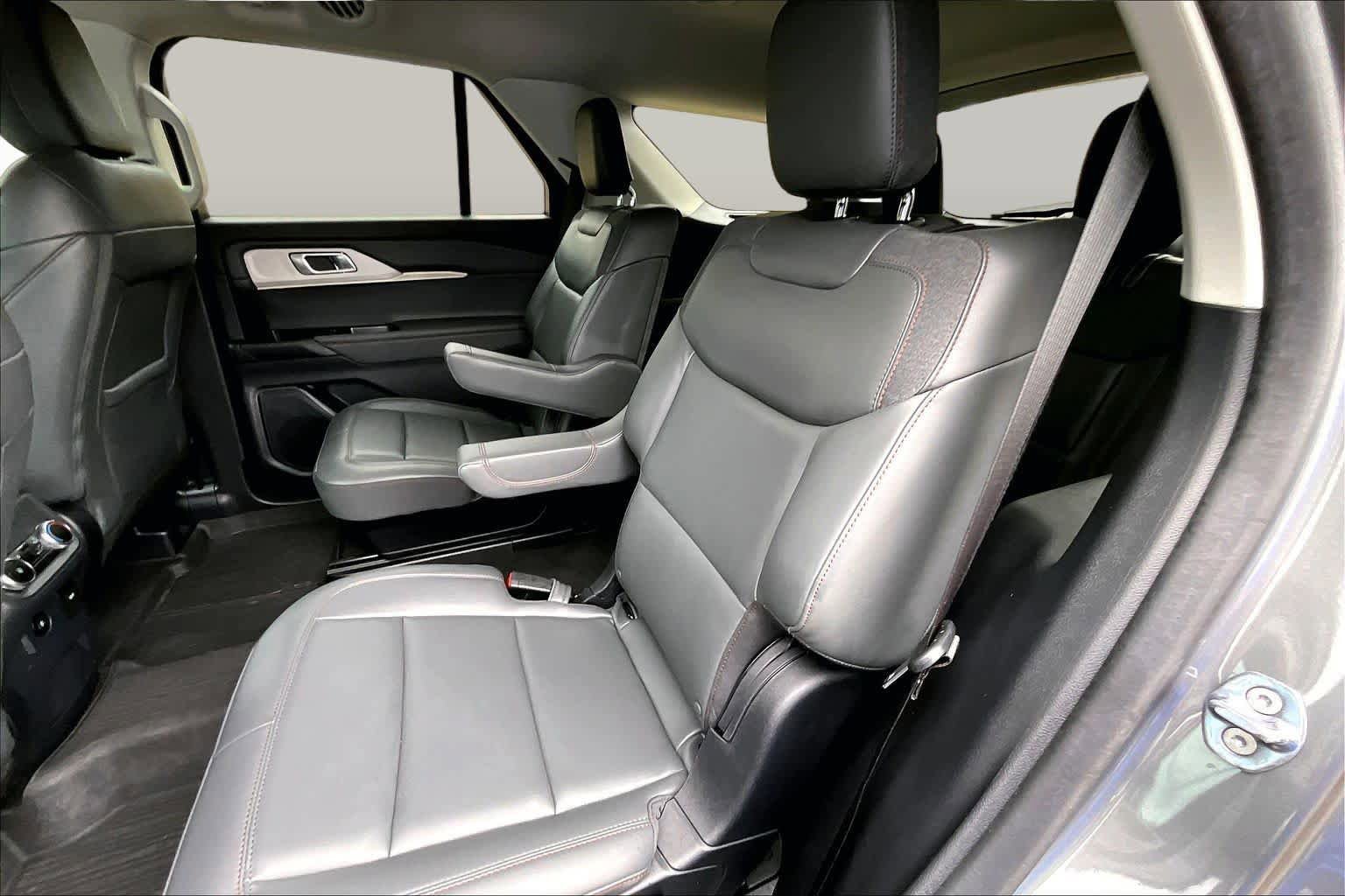 Used 2025 Ford Explorer Active w/ Active Comfort Package RWD image 21