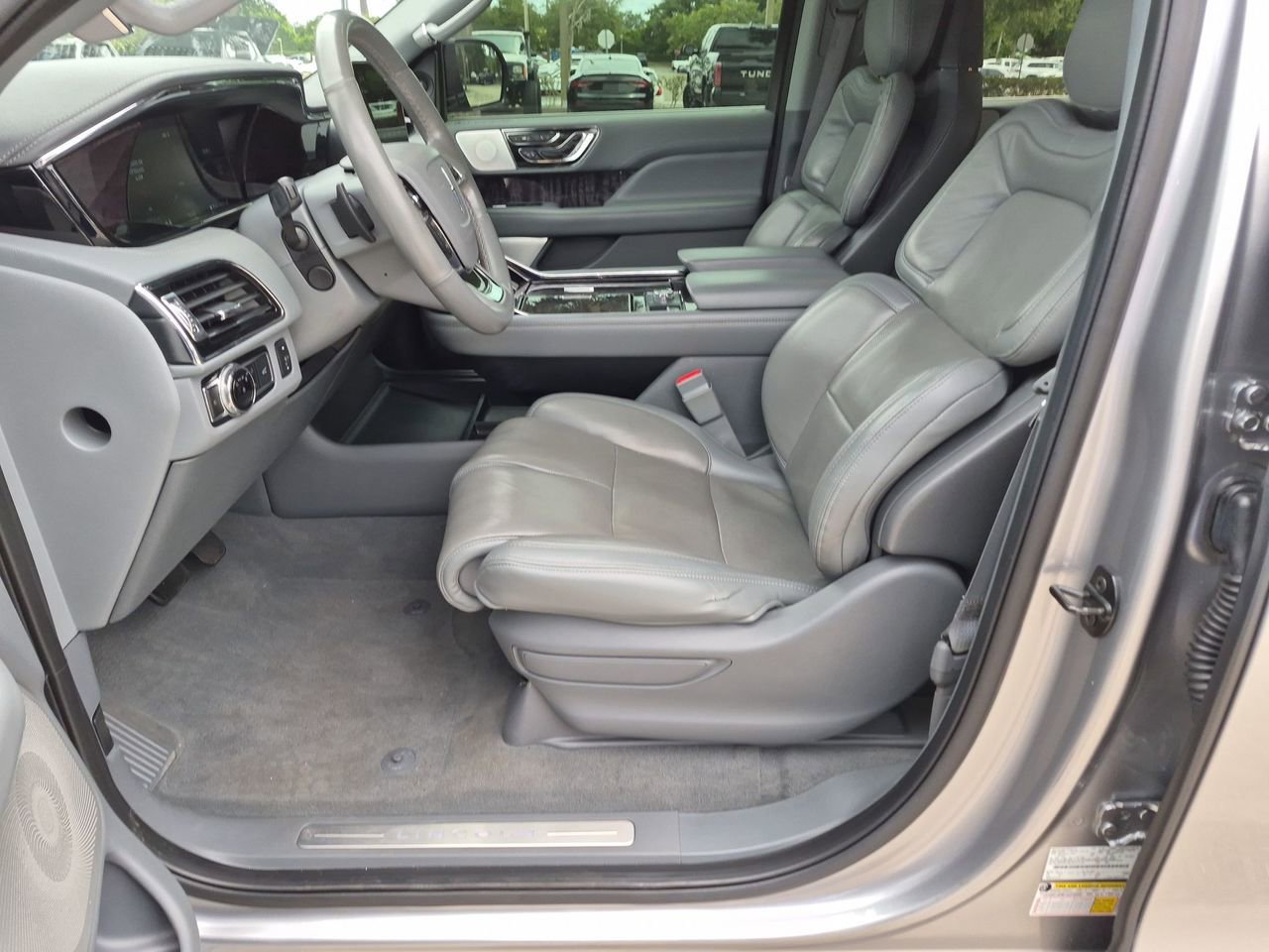 Used 2020 Lincoln Navigator L Reserve w/ Luxury Package AWD/4WD image 19