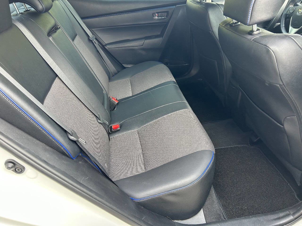 Used 2017 Toyota Corolla SE image 17