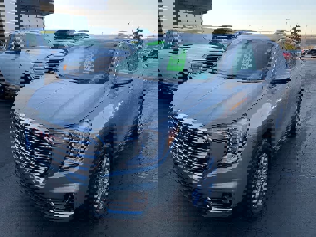 Used 2024 GMC Terrain SLT w/ Infotainment Package II image 9