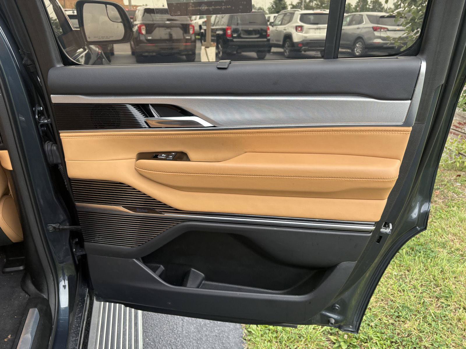 Used 2023 Jeep Grand Wagoneer Series III AWD/4WD image 17