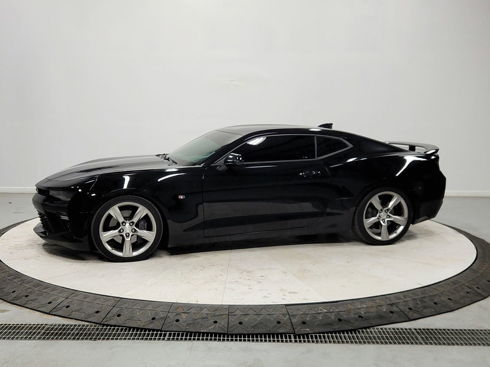 Used 2018 Chevrolet Camaro SS image 4