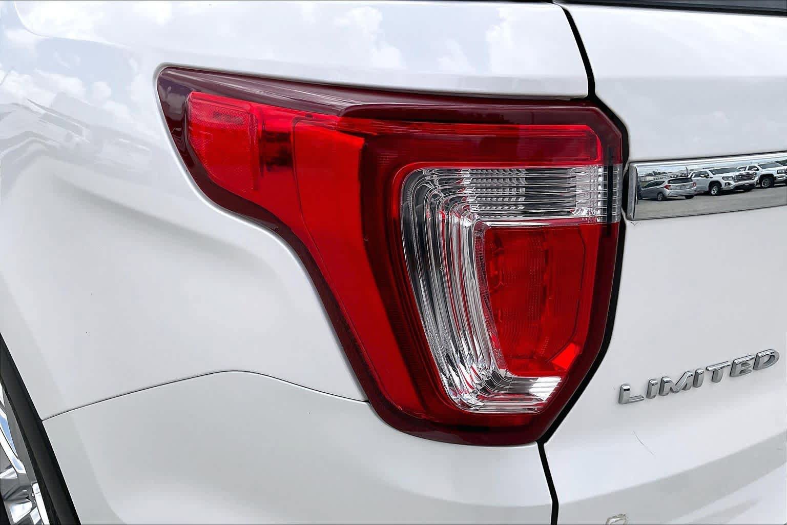 Used 2017 Ford Explorer Limited w/ Equipment Group 301A FWD image 29