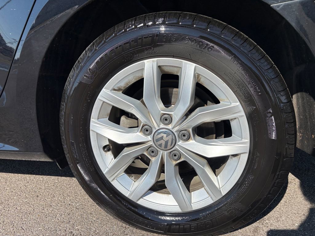 Used 2017 Volkswagen Passat 1.8T S image 15