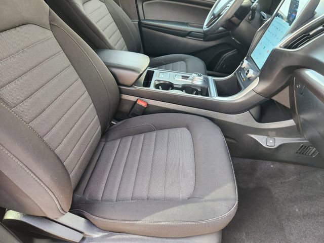 Used 2024 Ford Edge SE w/ Black Appearance Package image 15