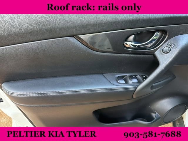 Used 2017 Nissan Rogue SV w/ SV Premium Package image 17