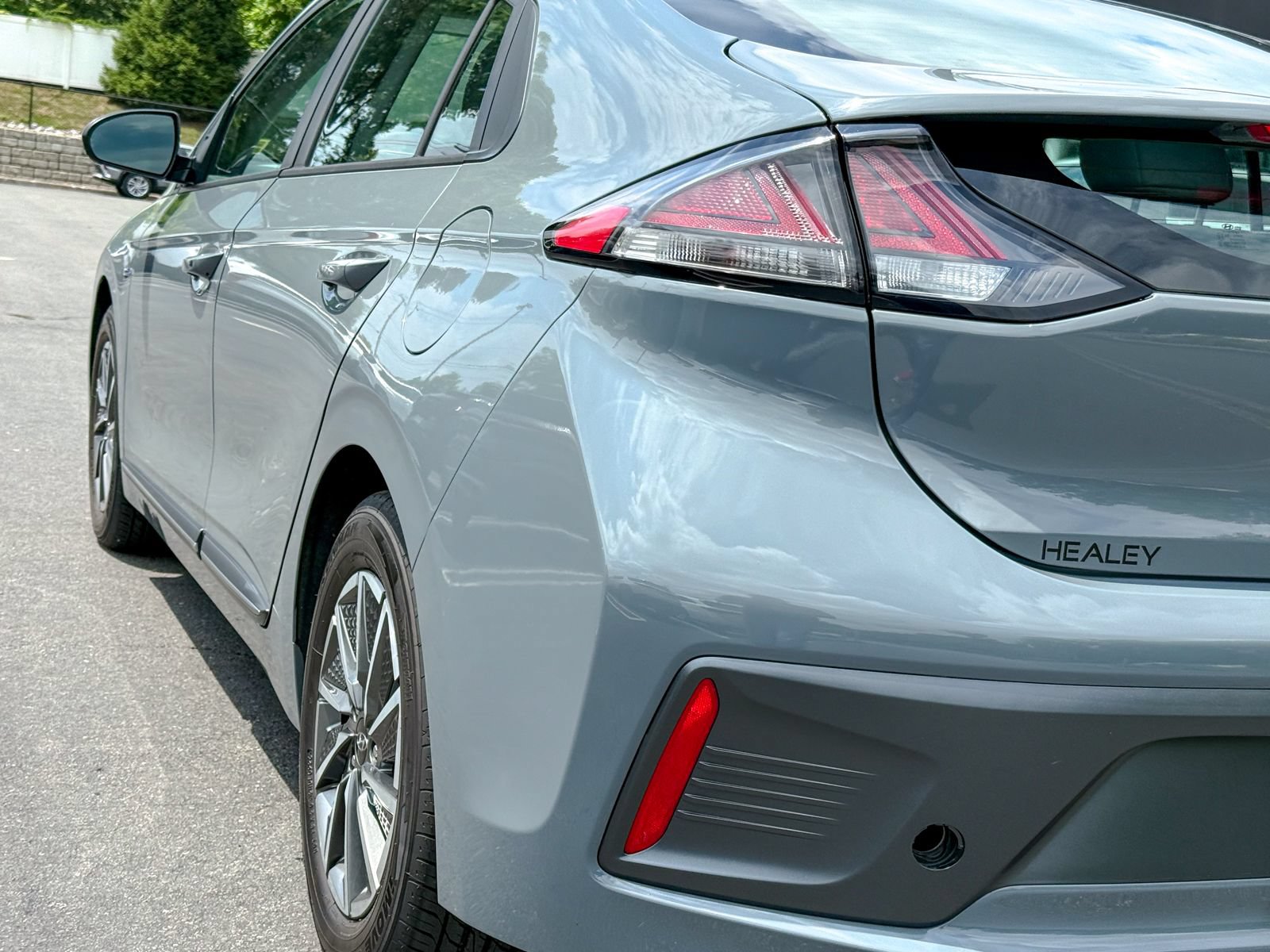 Used 2020 Hyundai Ioniq SE FWD image 9