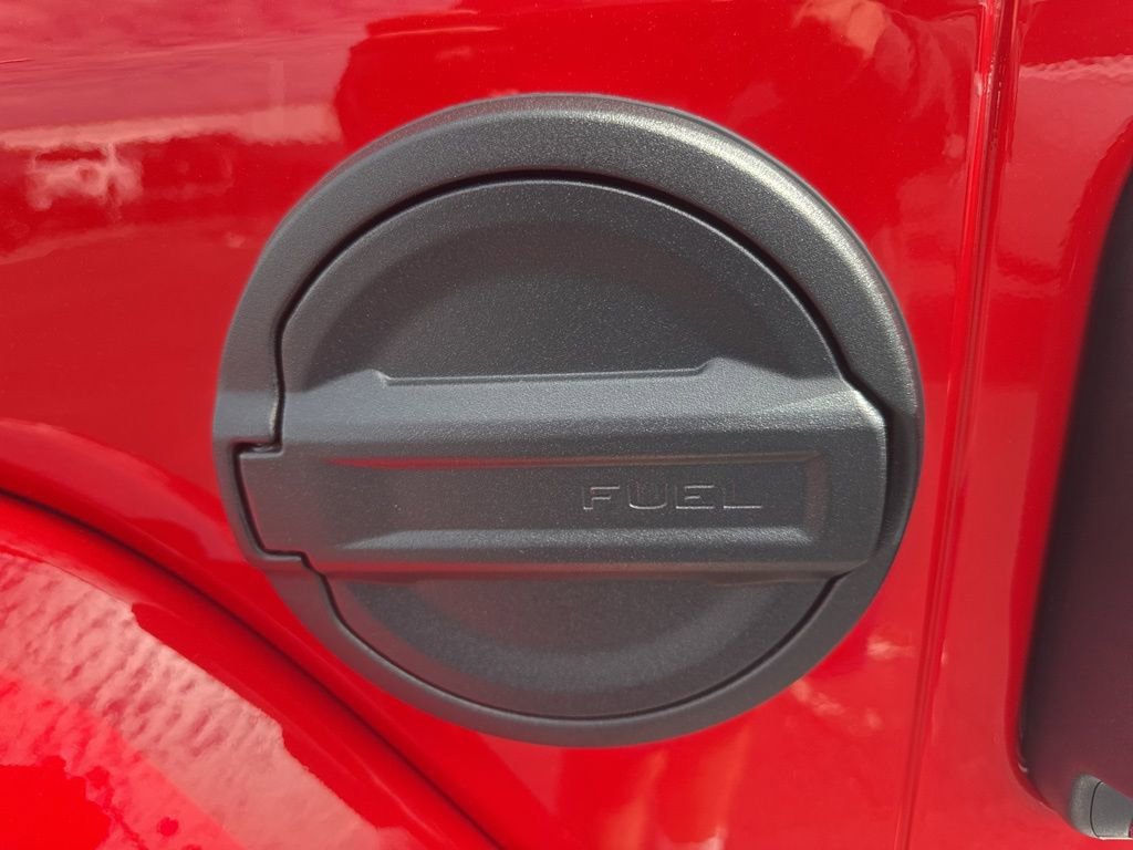 Used 2025 Jeep Wrangler Sahara image 12