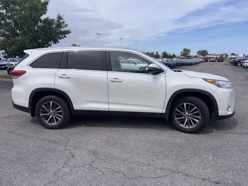 Used 2019 Toyota Highlander XLE AWD/4WD image 12