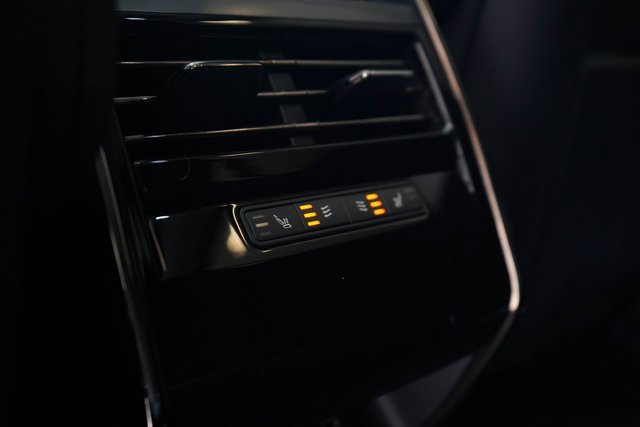 Used 2023 Land Rover Range Rover Sport SE image 23