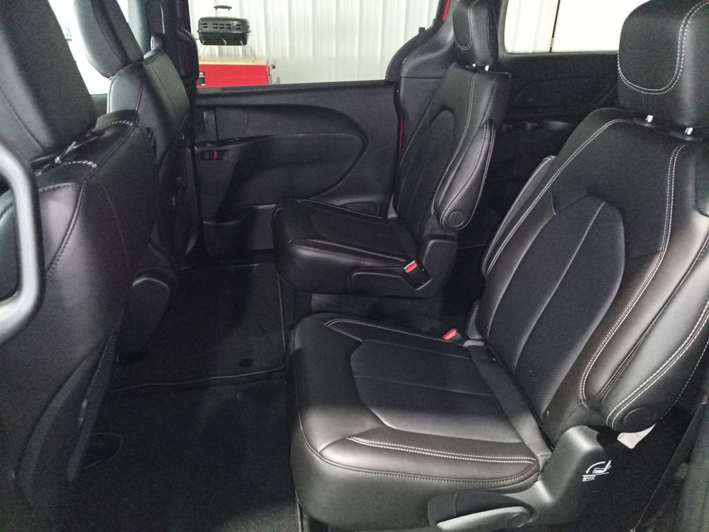 New 2027 Chrysler Pacifica Select w/ Family Tech Group FWD image 24