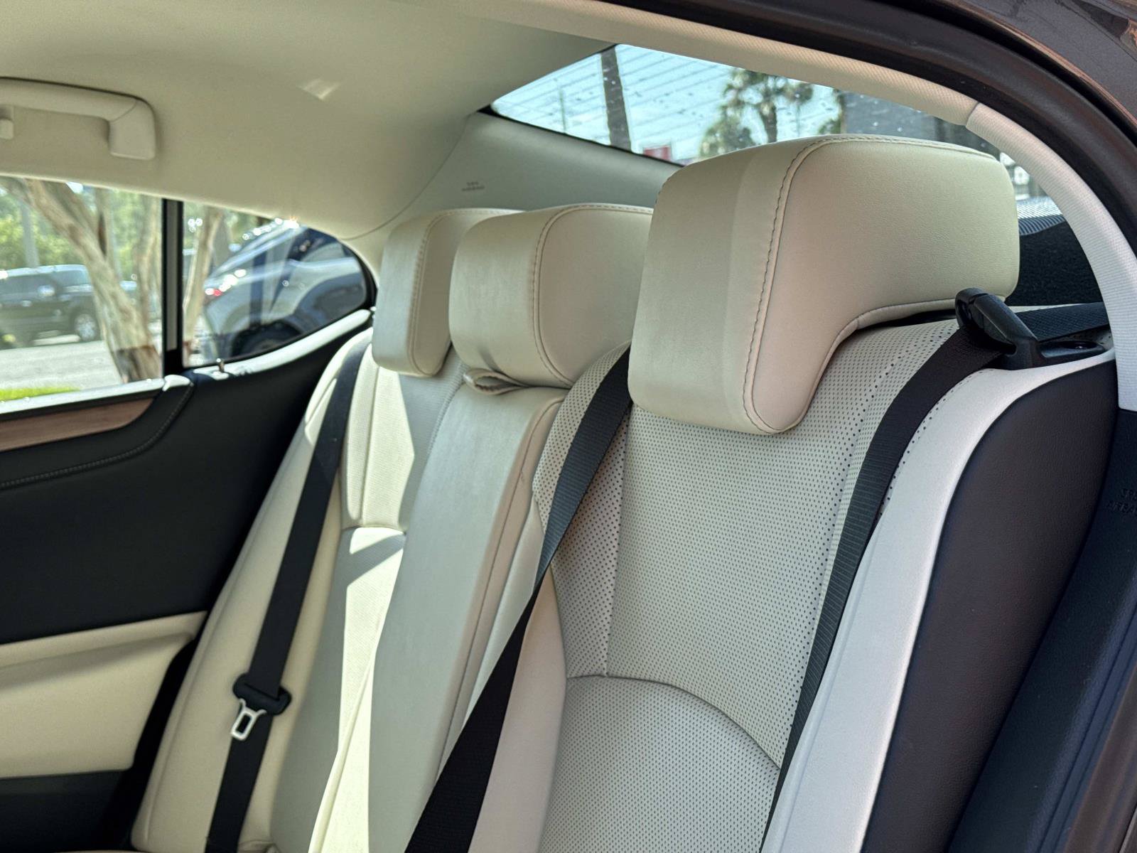 Certified 2025 Lexus ES 350 w/ Premium Package FWD image 19