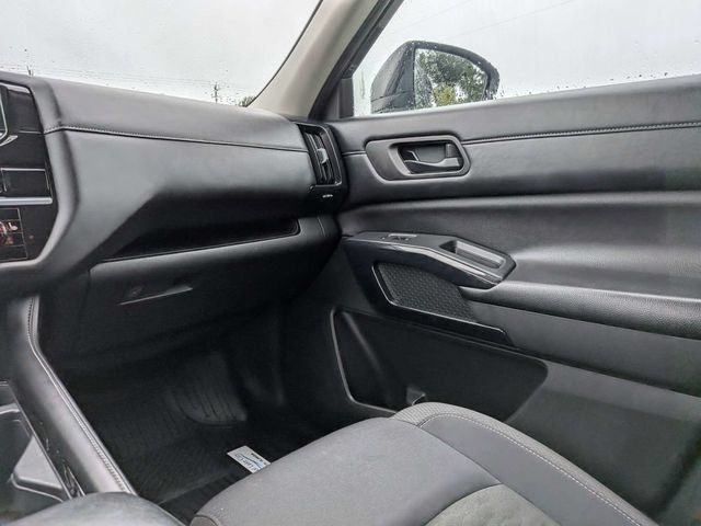 Used 2024 Nissan Pathfinder SV FWD image 16