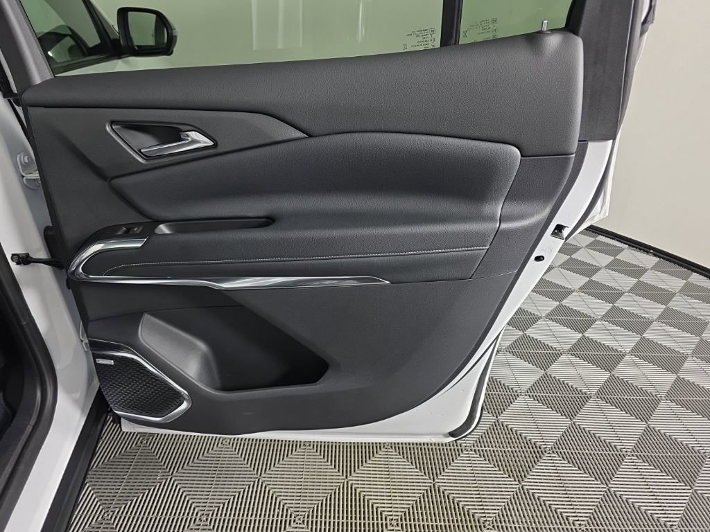 New 2025 Chevrolet Traverse LT w/ Enhanced Driving Package image 35