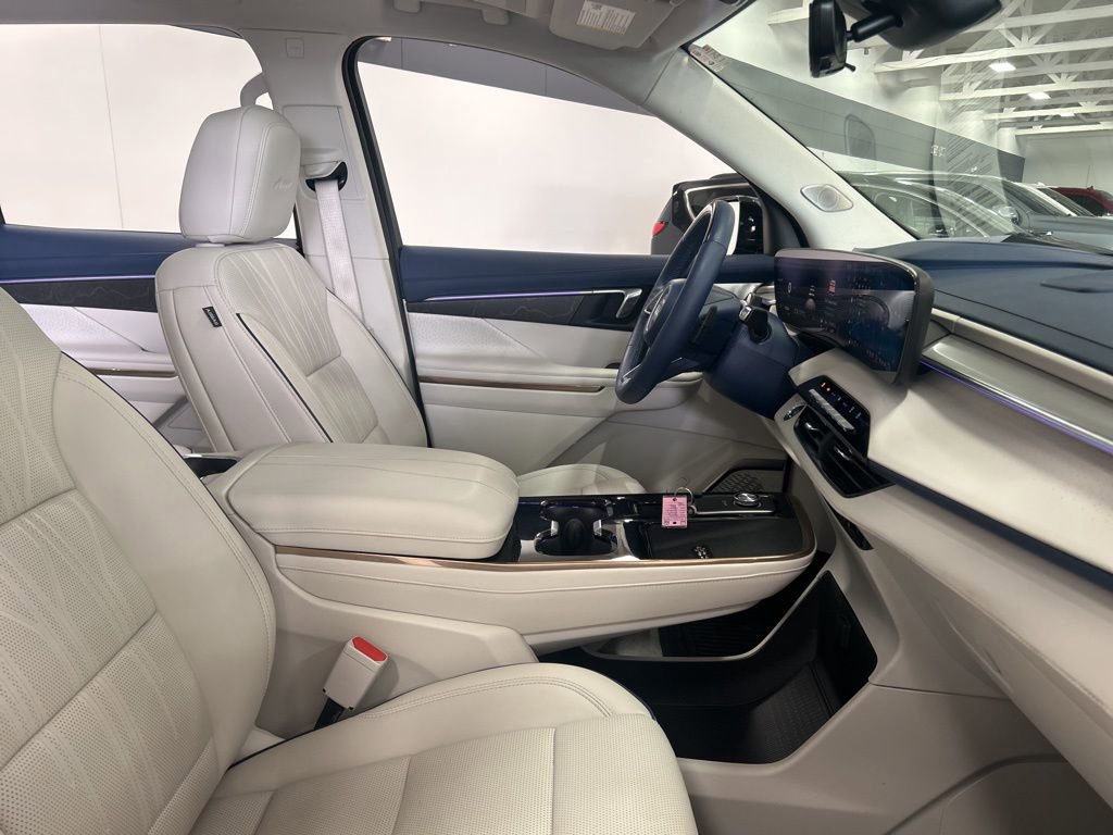 Used 2025 Buick Enclave Avenir w/ Super Cruise Package image 14