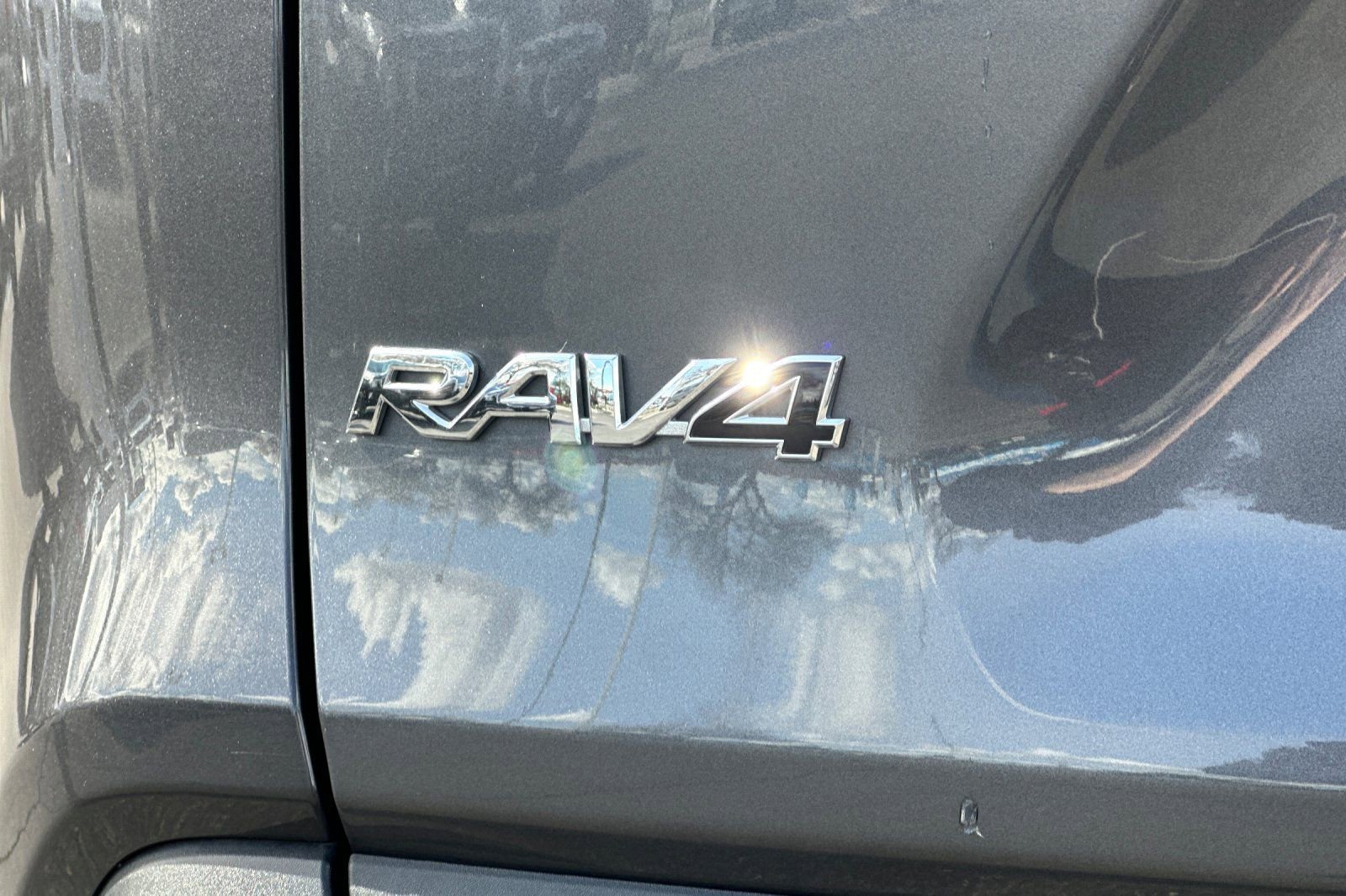 Used 2023 Toyota RAV4 XLE Premium image 38